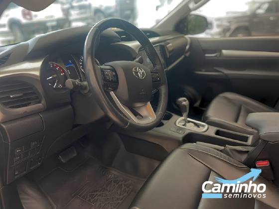 TOYOTA HILUX 2.8 D-4D TURBO DIESEL CD SR 4X4 AUTOMÁTICO — foto 10
