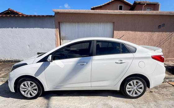 HYUNDAI HB20S 1.0 COMFORT PLUS 12V TURBO FLEX 4P MANUAL — foto 1