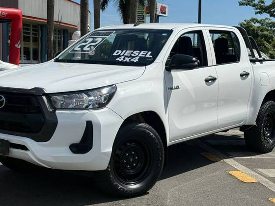 TOYOTA HILUX 2.8 D-4D TURBO DIESEL CD POWER PACK 4X4 MANUAL