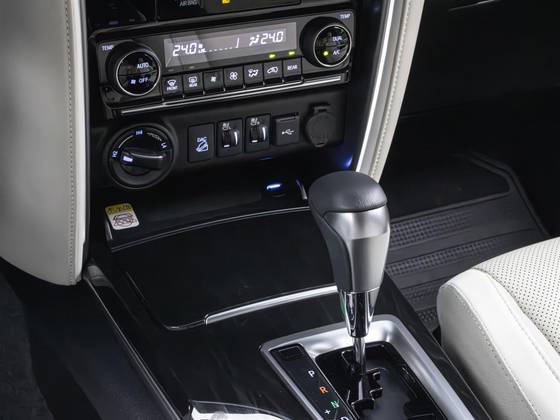 TOYOTA HILUX SW4 2.8 D-4D TURBO DIESEL DIAMOND 7L 4X4 AUTOMÁTICO — foto 8