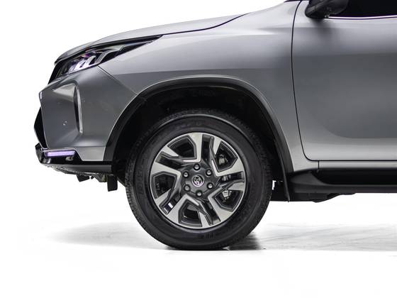 TOYOTA HILUX SW4 2.8 D-4D TURBO DIESEL DIAMOND 7L 4X4 AUTOMÁTICO — foto 13