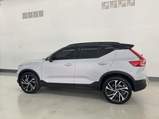 VOLVO XC40 1.5 T5 RECHARGE R-DESIGN GEARTRONIC — foto 4