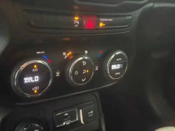 JEEP RENEGADE 2.0 16V TURBO DIESEL LIMITED 4P 4X4 AUTOMÁTICO — foto 14