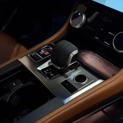JAGUAR F-PACE 3.0 P340 MHEV R-DYNAMIC SE AWD AUTOMÁTICO — foto 8