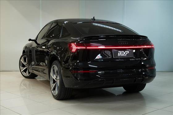 AUDI Q8 E-TRON 55 ELÉTRICO SPORTBACK LAUNCH EDITION QUATTRO — foto 4