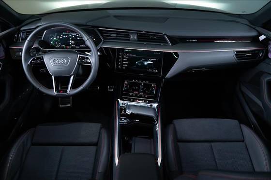 AUDI Q8 E-TRON 55 ELÉTRICO SPORTBACK LAUNCH EDITION QUATTRO — foto 8