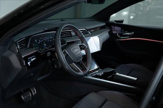 AUDI Q8 E-TRON 55 ELÉTRICO SPORTBACK LAUNCH EDITION QUATTRO — foto 12