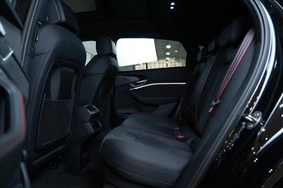AUDI Q8 E-TRON 55 ELÉTRICO SPORTBACK LAUNCH EDITION QUATTRO — foto 14