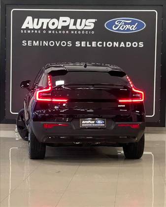 VOLVO EC40 P8 RECHARGE TWIN ELECTRIC ULTRA BLACK EDITION AWD — foto 4