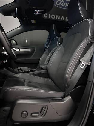 VOLVO EC40 P8 RECHARGE TWIN ELECTRIC ULTRA BLACK EDITION AWD — foto 5