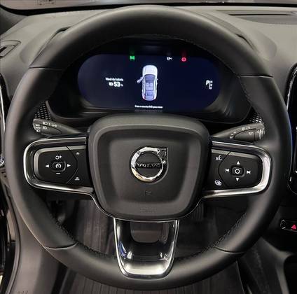 VOLVO EC40 P8 RECHARGE TWIN ELECTRIC ULTRA BLACK EDITION AWD — foto 6
