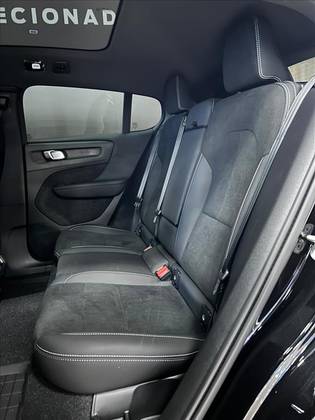 VOLVO EC40 P8 RECHARGE TWIN ELECTRIC ULTRA BLACK EDITION AWD — foto 11