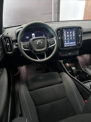 VOLVO EC40 P8 RECHARGE TWIN ELECTRIC ULTRA BLACK EDITION AWD — foto 17