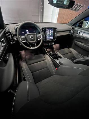 VOLVO EC40 P8 RECHARGE TWIN ELECTRIC ULTRA BLACK EDITION AWD — foto 18