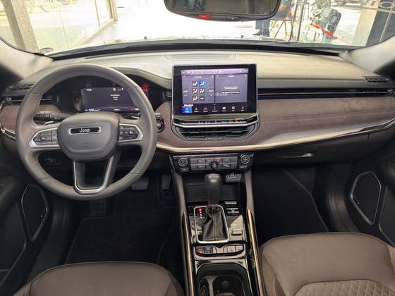 JEEP COMMANDER 2.2 TURBO DIESEL OVERLAND AT9 — foto 8