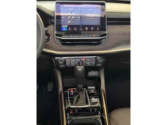 JEEP COMMANDER 2.2 TURBO DIESEL OVERLAND AT9 — foto 11