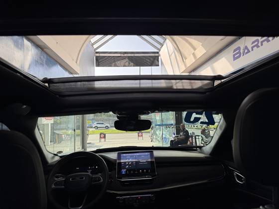 JEEP COMMANDER 2.2 TURBO DIESEL OVERLAND AT9 — foto 15