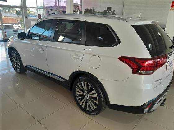 MITSUBISHI OUTLANDER 2.0 MIVEC GASOLINA HPE AUTOMÁTICO — foto 3