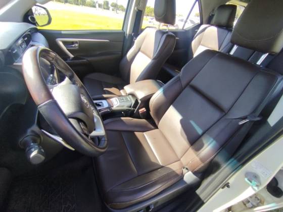 TOYOTA HILUX SW4 2.8 SRX 4X4 7 LUGARES 16V TURBO INTERCOOLER DIESEL 4P AUTOMÁTICO — foto 8