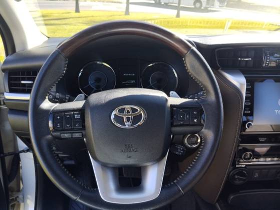 TOYOTA HILUX SW4 2.8 SRX 4X4 7 LUGARES 16V TURBO INTERCOOLER DIESEL 4P AUTOMÁTICO — foto 10