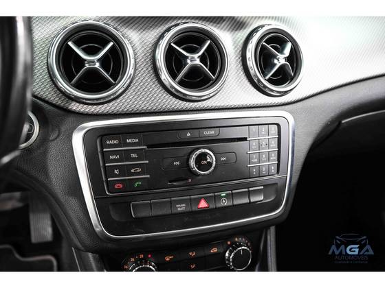 MERCEDES-BENZ GLA 200 1.6 CGI STYLE 16V TURBO FLEX 4P AUTOMÁTICO — foto 12
