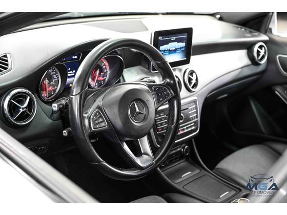MERCEDES-BENZ GLA 200 1.6 CGI STYLE 16V TURBO FLEX 4P AUTOMÁTICO — foto 19