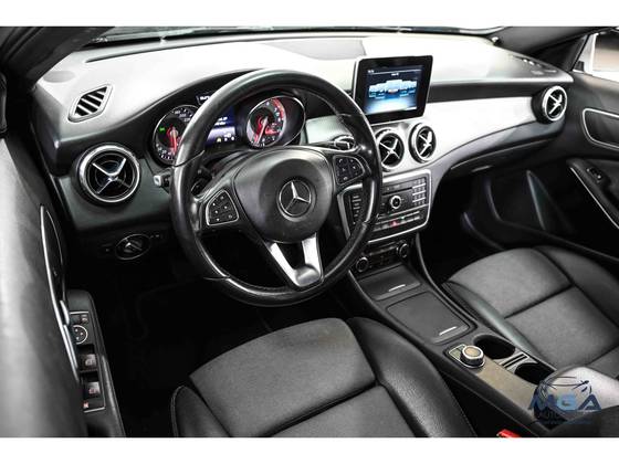 MERCEDES-BENZ GLA 200 1.6 CGI STYLE 16V TURBO FLEX 4P AUTOMÁTICO — foto 20