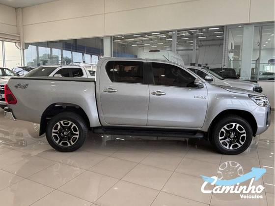TOYOTA HILUX 2.8 D-4D TURBO DIESEL CD SRX 4X4 AUTOMÁTICO — foto 4