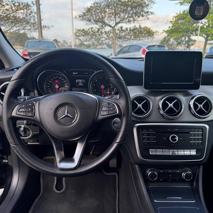 MERCEDES-BENZ GLA 200 1.6 CGI FLEX ADVANCE 7G-DCT — foto 7