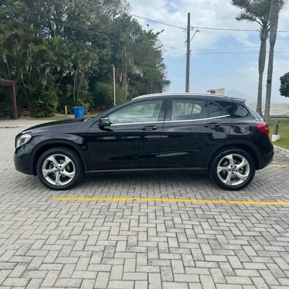 MERCEDES-BENZ GLA 200 1.6 CGI FLEX ADVANCE 7G-DCT — foto 4