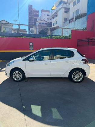 PEUGEOT 208 1.2 ALLURE 12V FLEX 4P MANUAL — foto 2