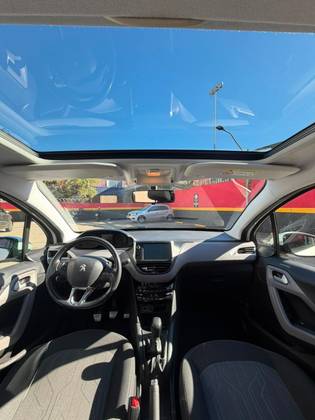 PEUGEOT 208 1.2 ALLURE 12V FLEX 4P MANUAL — foto 4