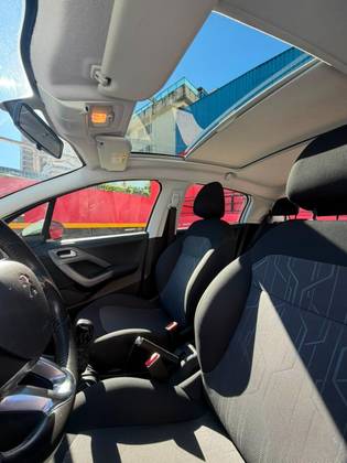 PEUGEOT 208 1.2 ALLURE 12V FLEX 4P MANUAL — foto 6