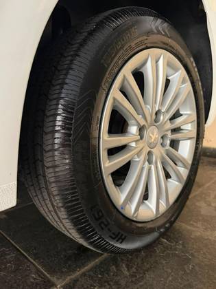 PEUGEOT 208 1.2 ALLURE 12V FLEX 4P MANUAL — foto 7
