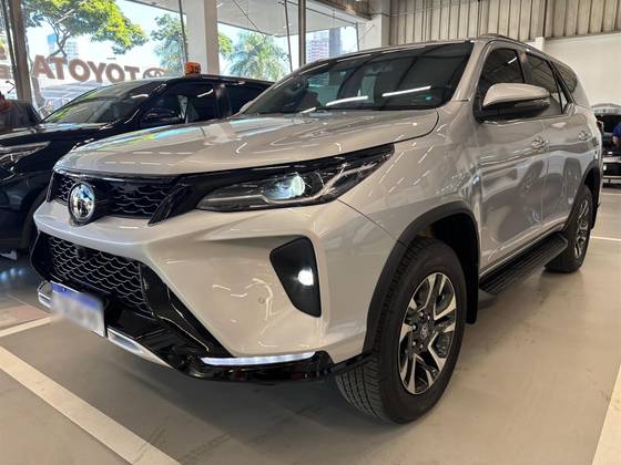 TOYOTA HILUX SW4 2.8 D-4D TURBO DIESEL SRX PLATINUM 4X4 AUTOMÁTICO — foto 5