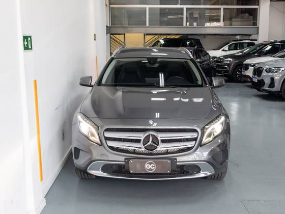 MERCEDES-BENZ GLA 200 1.6 CGI ADVANCE 16V TURBO FLEX 4P AUTOMÁTICO — foto 2