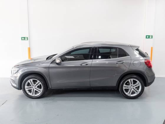 MERCEDES-BENZ GLA 200 1.6 CGI ADVANCE 16V TURBO FLEX 4P AUTOMÁTICO — foto 4