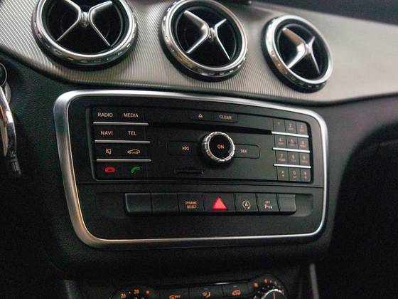 MERCEDES-BENZ GLA 200 1.6 CGI ADVANCE 16V TURBO FLEX 4P AUTOMÁTICO — foto 17