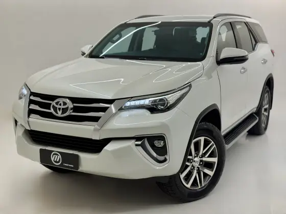 TOYOTA HILUX SW4 2.8 SRX 4X4 7 LUGARES 16V TURBO INTERCOOLER DIESEL 4P AUTOMÁTICO TOYOTA HILUX SW4 2.8 SRX 4X4 7 LUGARES 16V TURBO INTERCOOLER DIESEL 4P AUTOMÁTICO