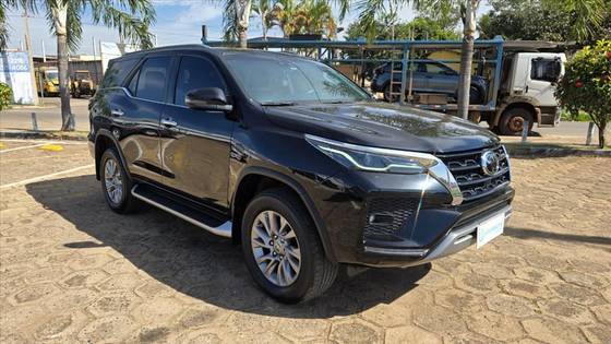 TOYOTA HILUX SW4 2.8 D-4D TURBO DIESEL SRX 7L 4X4 AUTOMÁTICO — foto 3