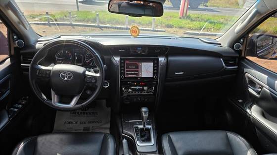 TOYOTA HILUX SW4 2.8 D-4D TURBO DIESEL SRX 7L 4X4 AUTOMÁTICO — foto 9