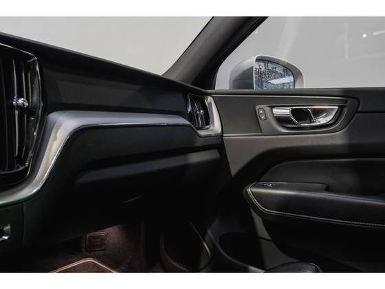 VOLVO XC60 2.0 T5 GASOLINA R-DESIGN AWD GEARTRONIC — foto 13
