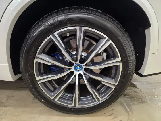 BMW X5 3.0 I6 TURBO HÍBRIDO XDRIVE50E M SPORT AUTOMÁTICO — foto 4