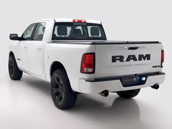 RAM CLASSIC 5.7 V8 GASOLINA LARAMIE NIGHT EDITION CD 4X4 AUTOMÁTICO — foto 2