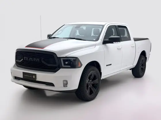 RAM CLASSIC 5.7 V8 GASOLINA LARAMIE NIGHT EDITION CD 4X4 AUTOMÁTICO — foto 3