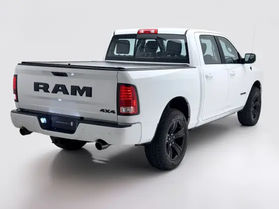RAM CLASSIC 5.7 V8 GASOLINA LARAMIE NIGHT EDITION CD 4X4 AUTOMÁTICO — foto 4