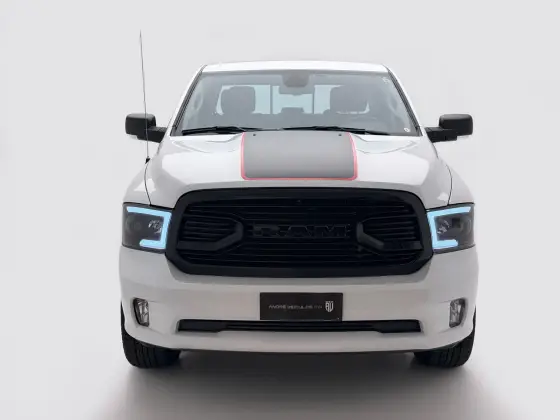 RAM CLASSIC 5.7 V8 GASOLINA LARAMIE NIGHT EDITION CD 4X4 AUTOMÁTICO — foto 5