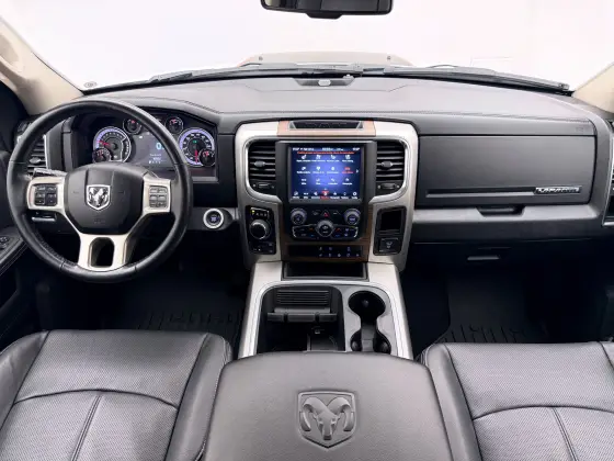 RAM CLASSIC 5.7 V8 GASOLINA LARAMIE NIGHT EDITION CD 4X4 AUTOMÁTICO — foto 11