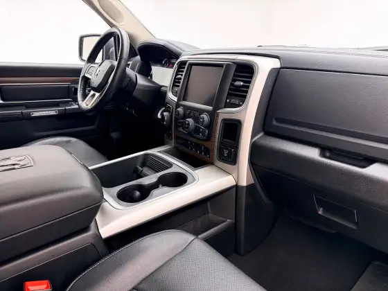 RAM CLASSIC 5.7 V8 GASOLINA LARAMIE NIGHT EDITION CD 4X4 AUTOMÁTICO — foto 12