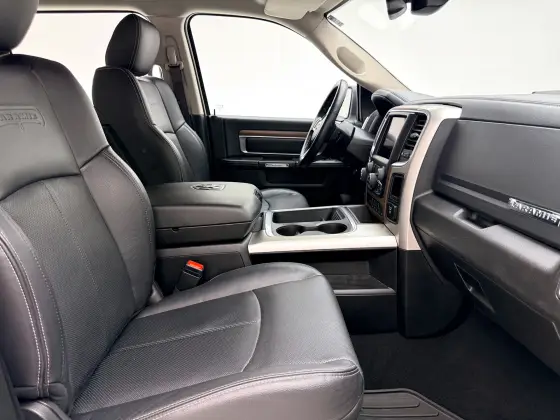 RAM CLASSIC 5.7 V8 GASOLINA LARAMIE NIGHT EDITION CD 4X4 AUTOMÁTICO — foto 13